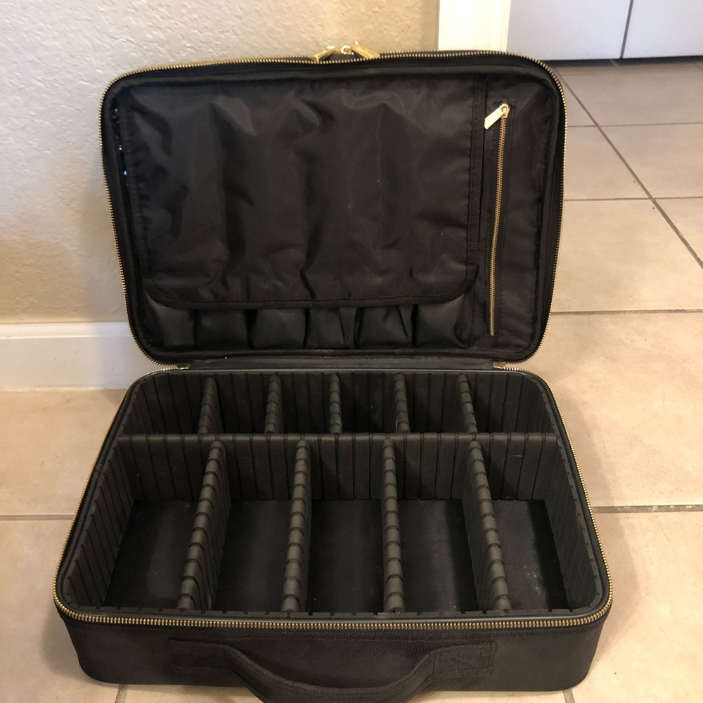 Makeup traveling case